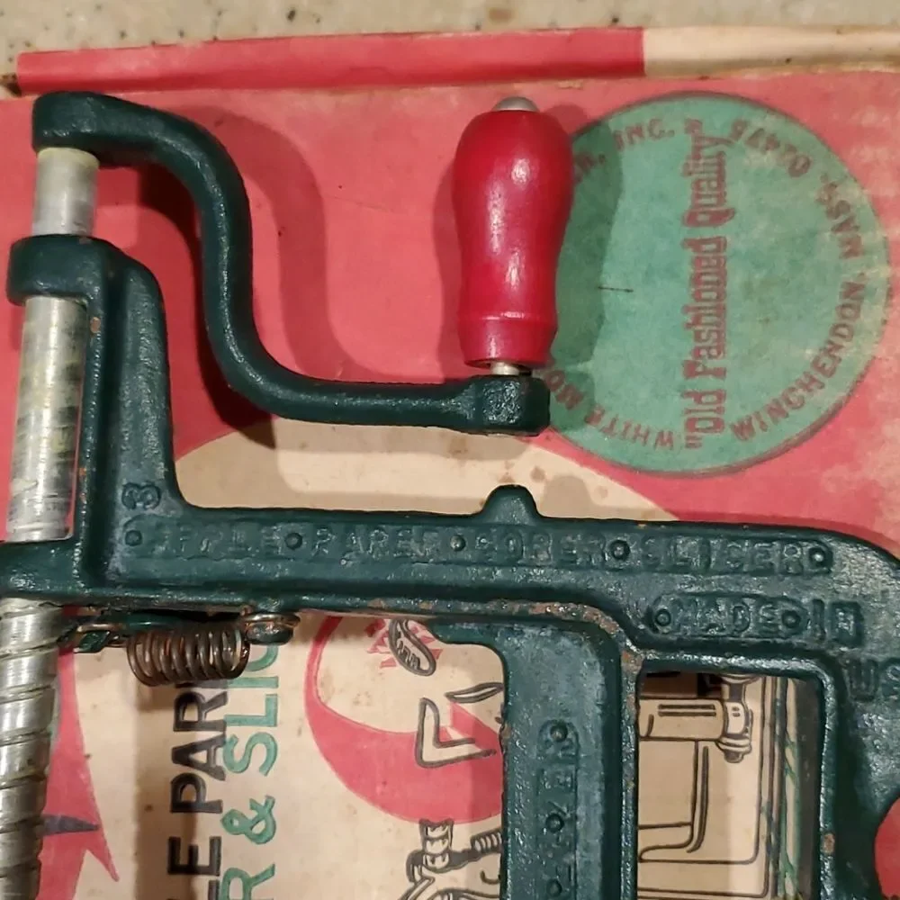 Vtg. WhitE Mountain Apple Parker Corer Slicer
